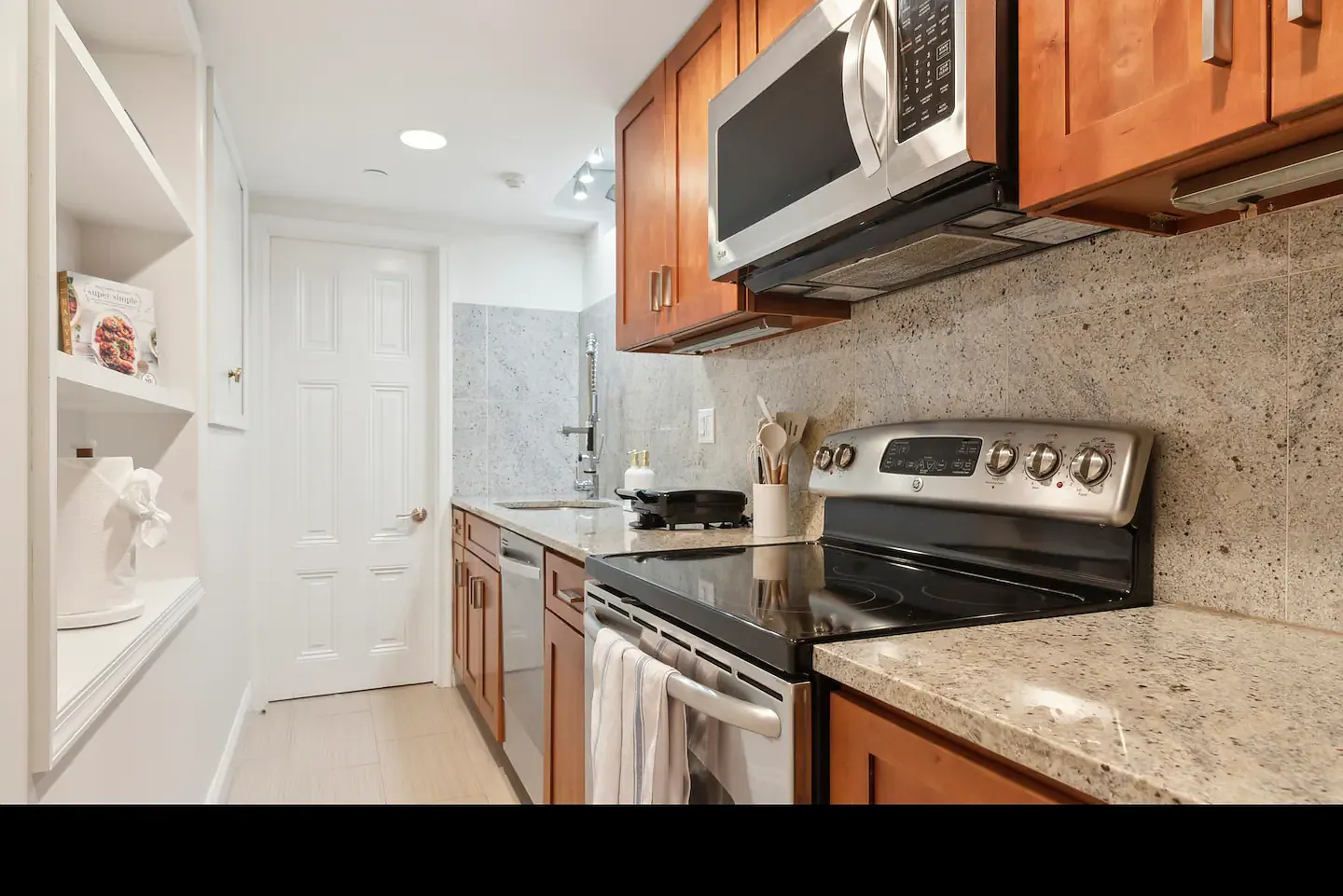 2 bed, 1200 sqft, $2,200 — Photo 3