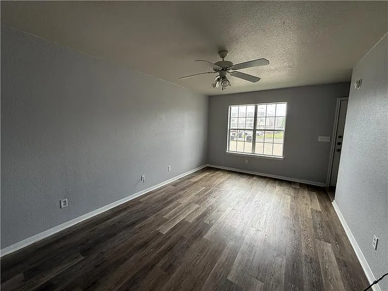 2807 Cantabrian Dr #B — Photo 4