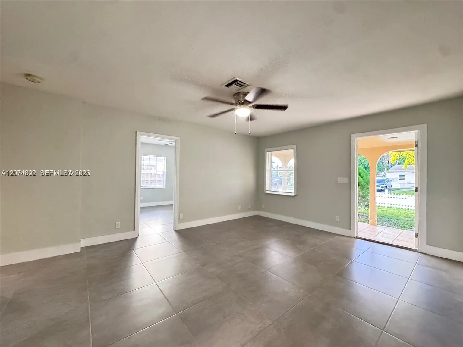 3 bed, 2.0 bath, 1206 sqft, $2,700 — Photo 3