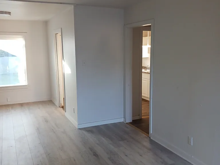 910 Erwin Ave — Photo 13