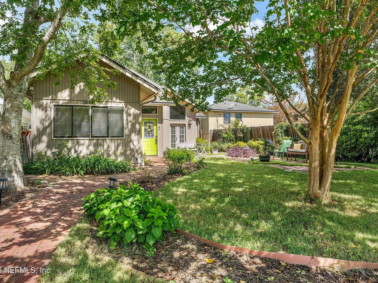 3 bed, 2.0 bath, 1900 sqft, $3,300 — Photo 1