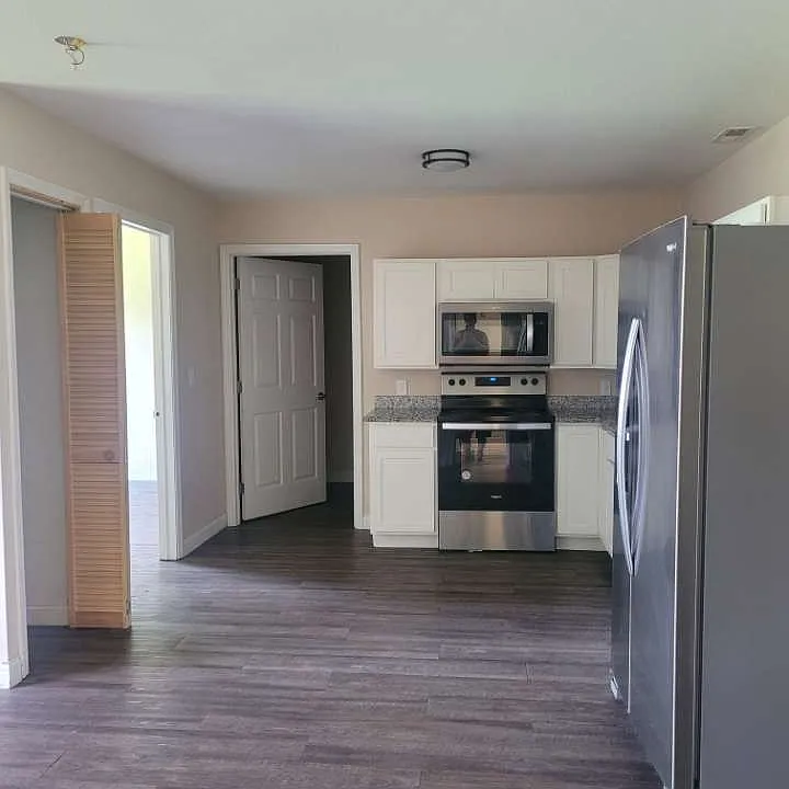 50 Westwood Dr #8