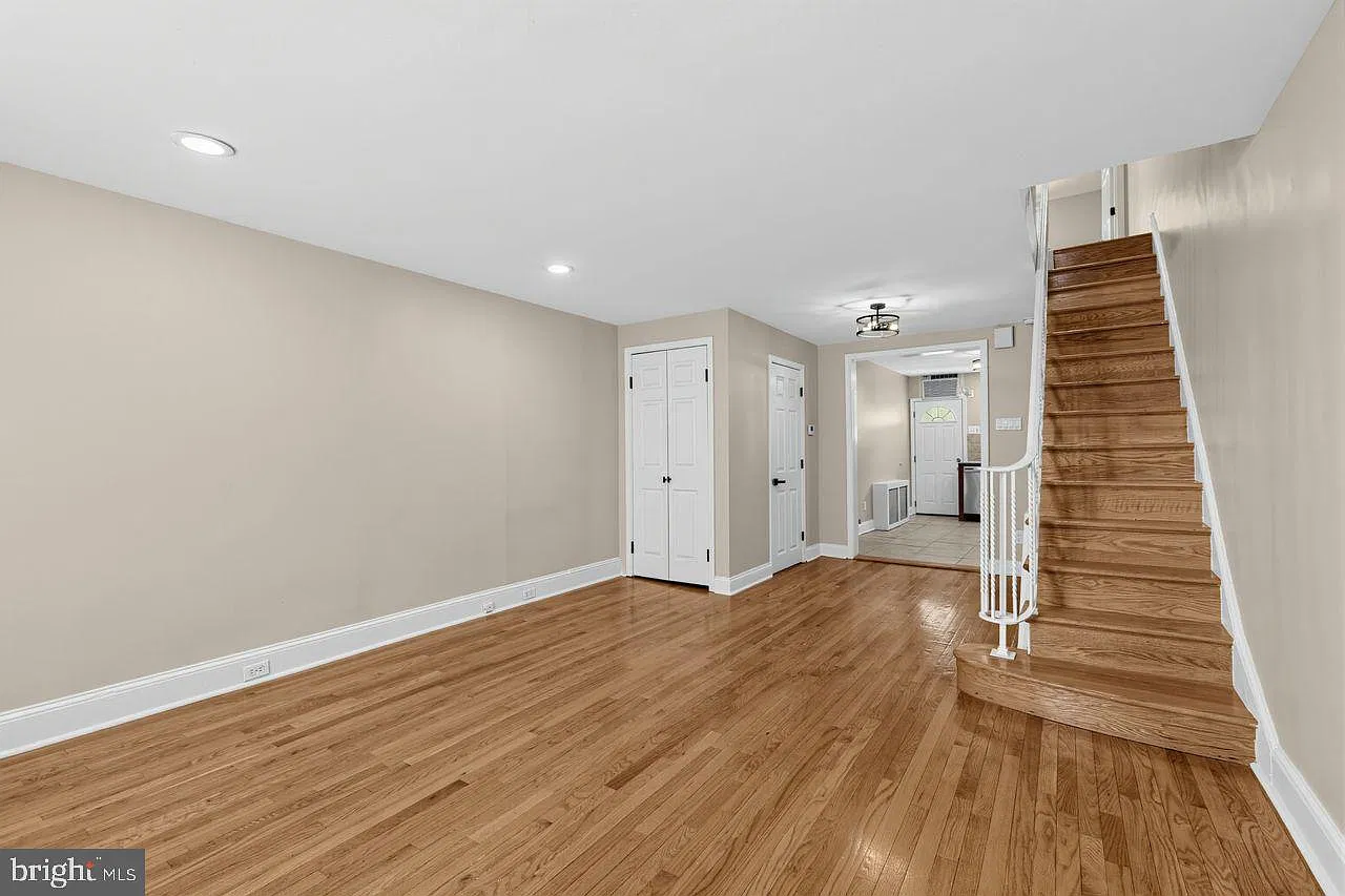 3 bed, 1.5 bath, 984 sqft, $2,250 — Photo 3