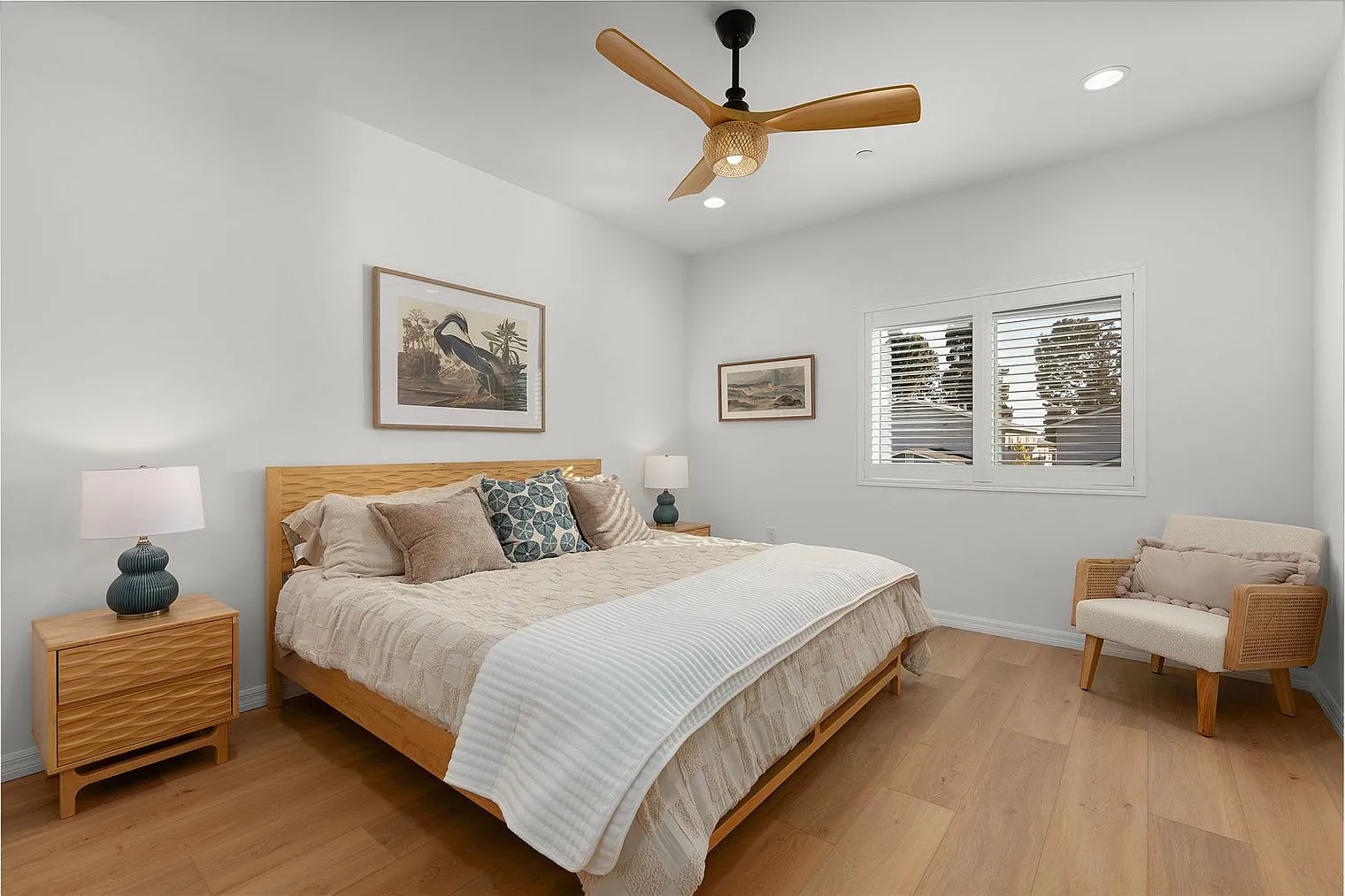 3 bed, 2.0 bath, 1689 sqft, $8,952 — Photo 4