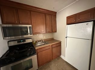 42 Henrietta- updated 2 bedroom 1 bath - close to Strong, URMC, U of R, RIT, Rochester, NY 14620