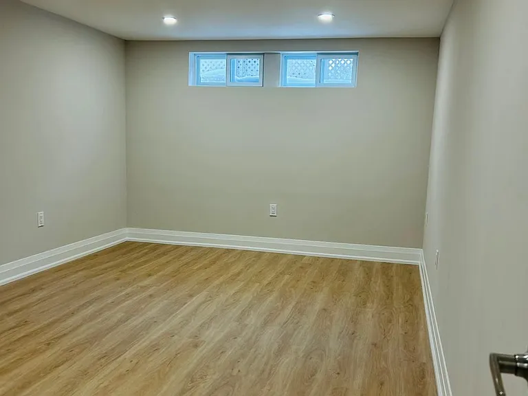 49 Edinburgh Rd #BASEMENT — Photo 2
