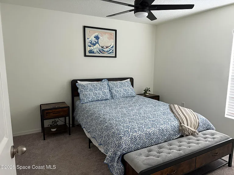 593 Haleybury St SW — Photo 7