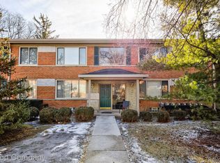 946 N Adams Rd UNIT 7, Birmingham, MI 48009