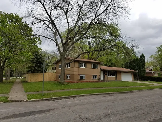 325 Illinois St photo 1