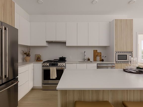 4th image of 2450 Garden Dr #417