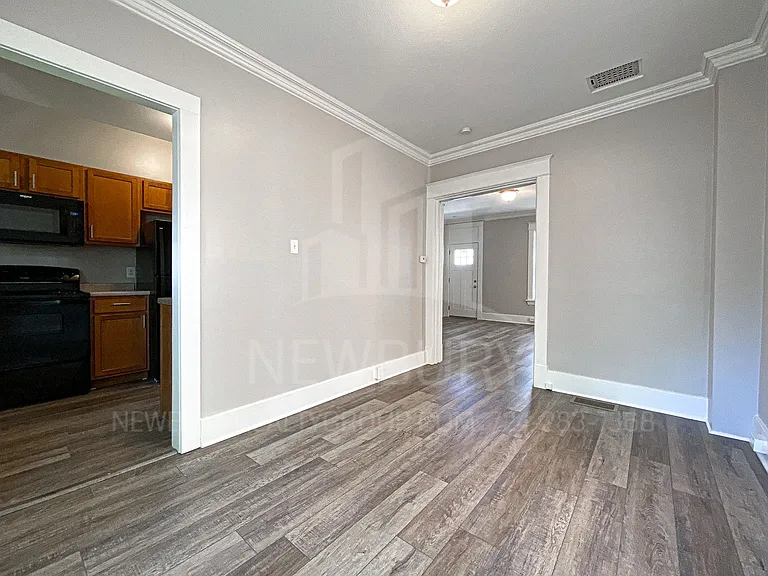303-317 Wilson Ave — Photo 10