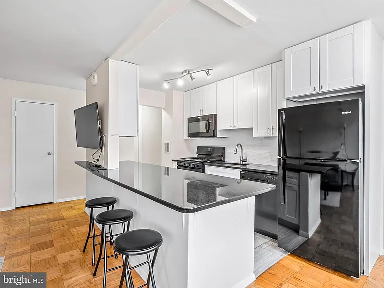 2401 H St NW #804 — Photo 4