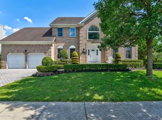 6 Bloomfield Rd, Manalapan, NJ 07726