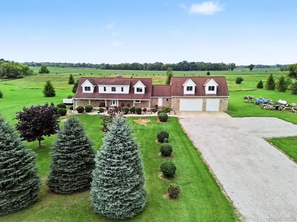 8583 Crofoot Rd, Fowlerville, MI 48836