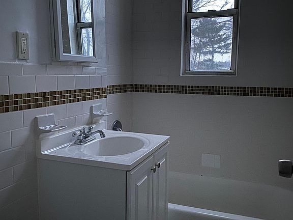 5th image of 788 Kimball Ave #3C