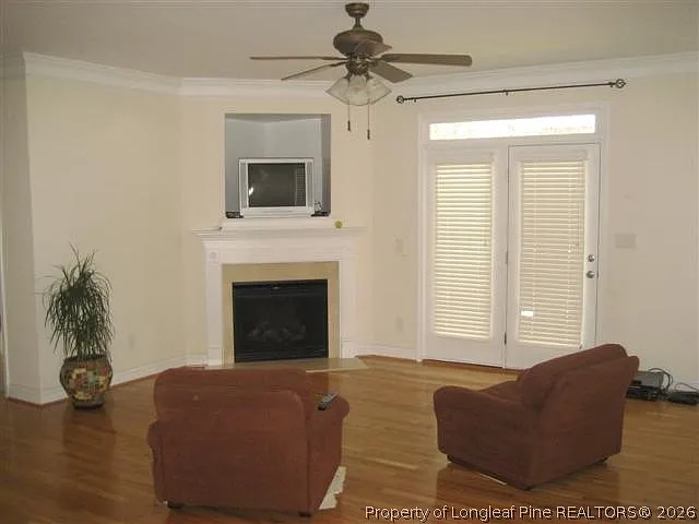 5 bed, 2.5 bath, 3450 sqft, $2,295 — Photo 2