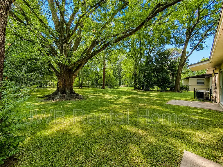 4503 Melvin Cir W — Photo 12
