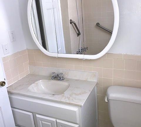 Upstairs full bathroom