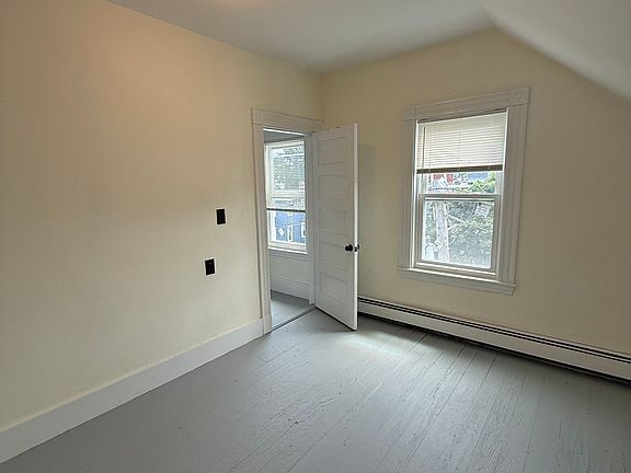 4th image of 252 E Cottage St