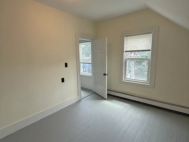 252 E Cottage St — Photo 4