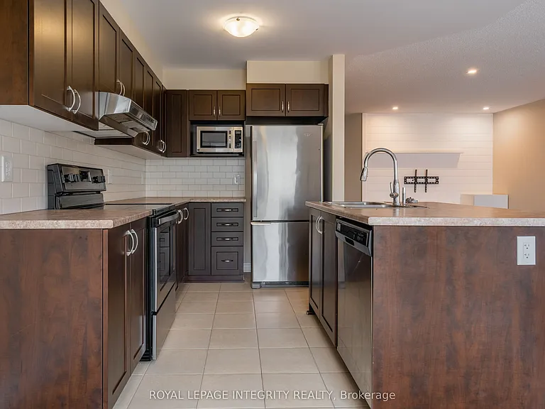 71 Fallengale Cres — Photo 5