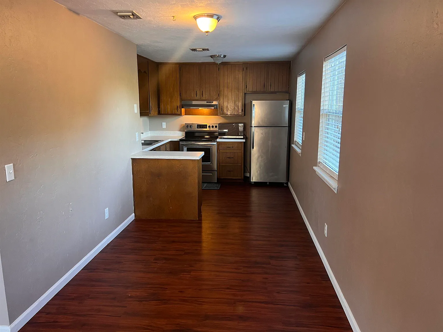 2 bed, 840 sqft, $1,100 — Photo 2