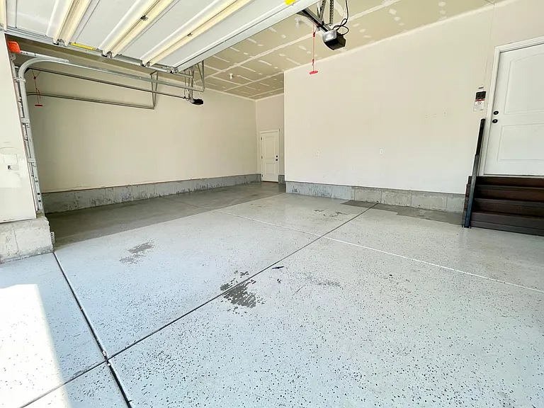10924 S Glenda Ln — Photo 32