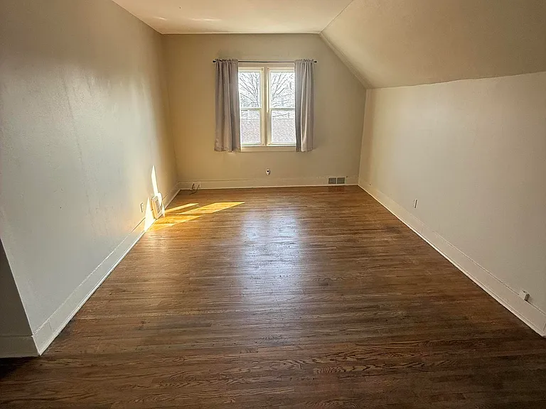 713 Terrace Ave #1/2 — Photo 4