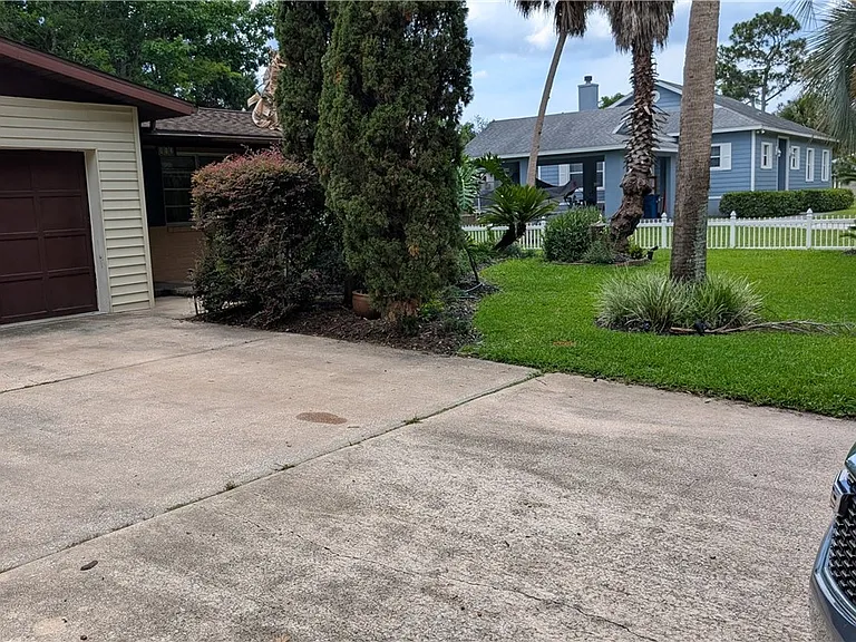 812 NW 6th St — Photo 2