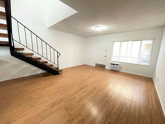 4th image of 21736 Roscoe Blvd #84-35