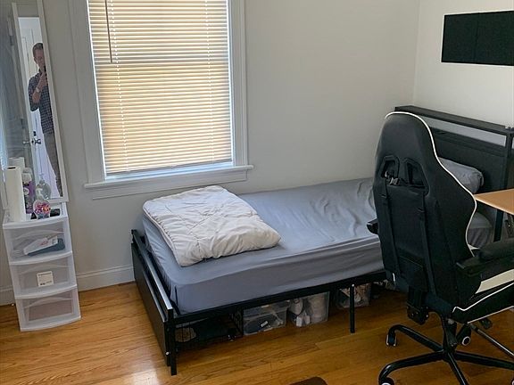 2nd image of 2957 Washington St #2