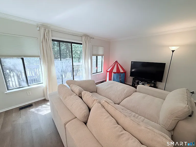 2289 Bedford St #D13 — Photo 14