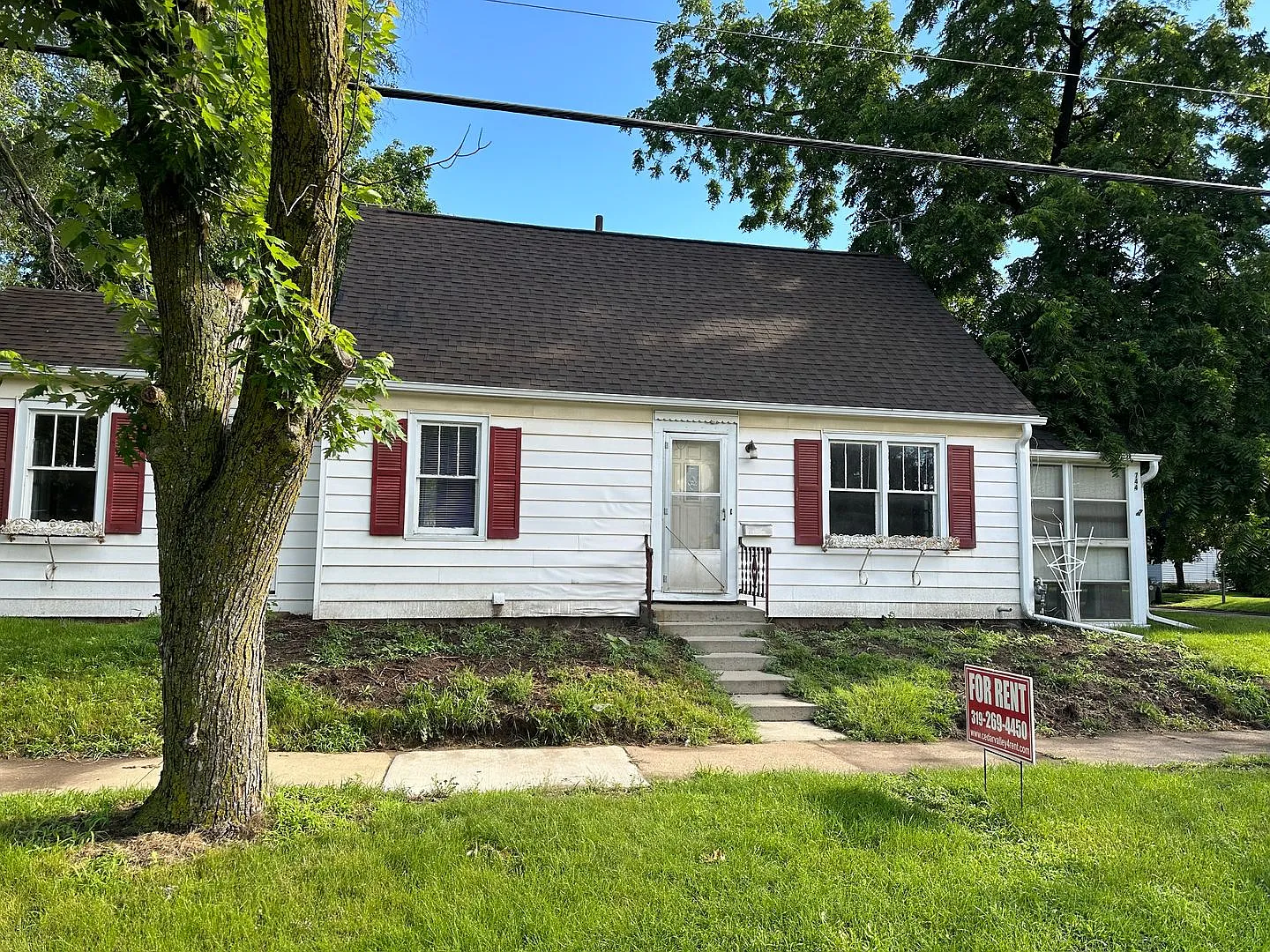Updated 3 Bedroom, 1 Bathroom House- 744 Wallgate — Photo 1