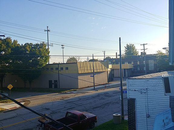 4th image of 8307 Lake Ave