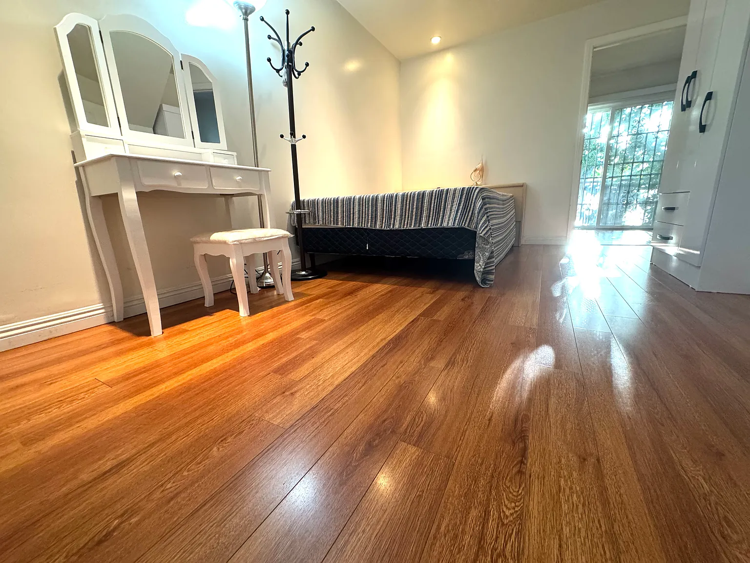 1 bed, $980 — Photo 2