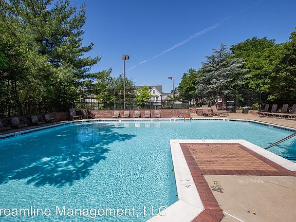 3rd image of 7500 Woodmont Ave APT 312
