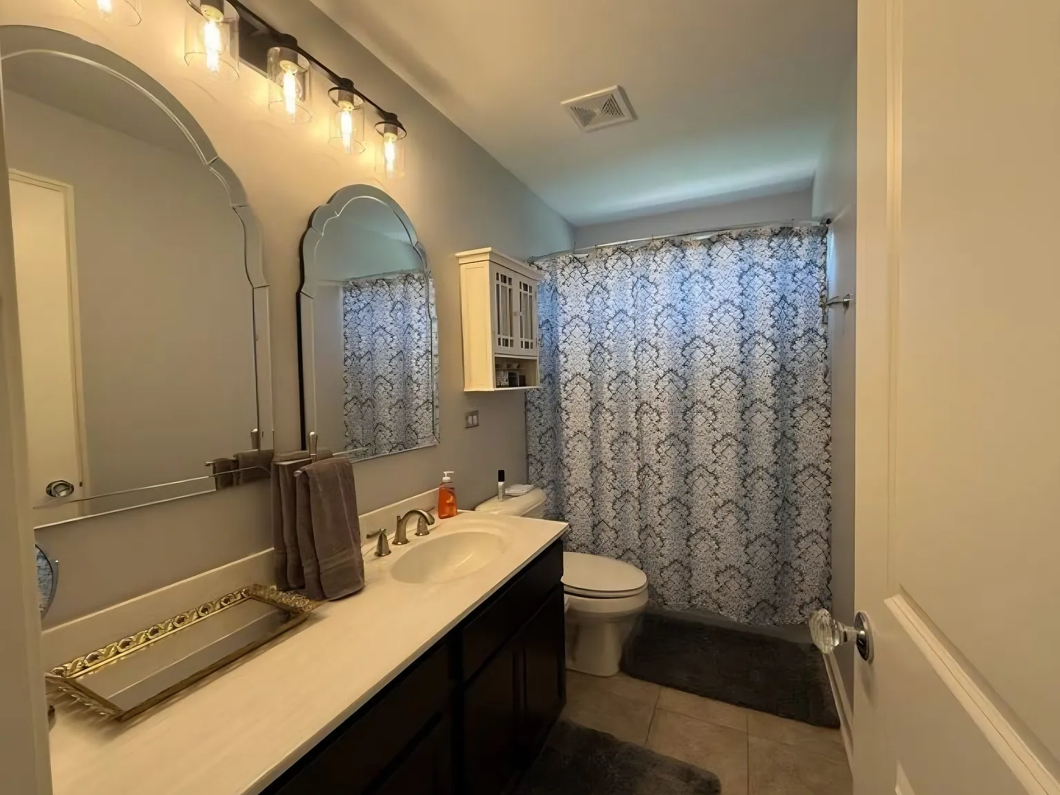 4 bed, 2.5 bath, 3064 sqft, $900 — Photo 4