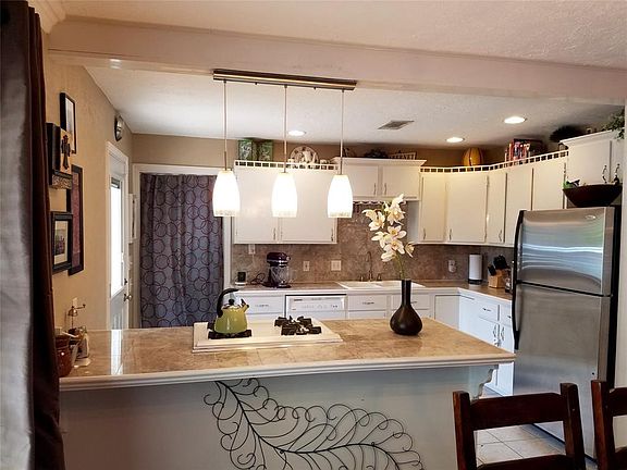 3rd image of 1217 Gardenia Dr