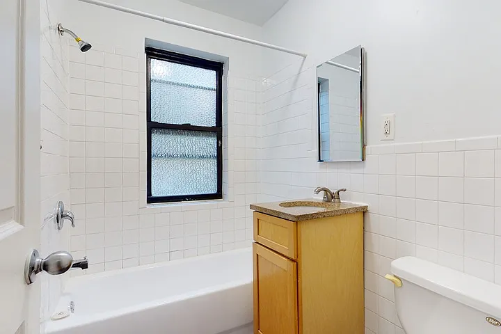 Woodlawn Terrace — Photo 17