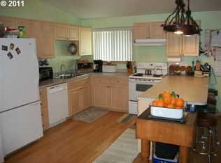 227 I St, Riddle, OR 97469