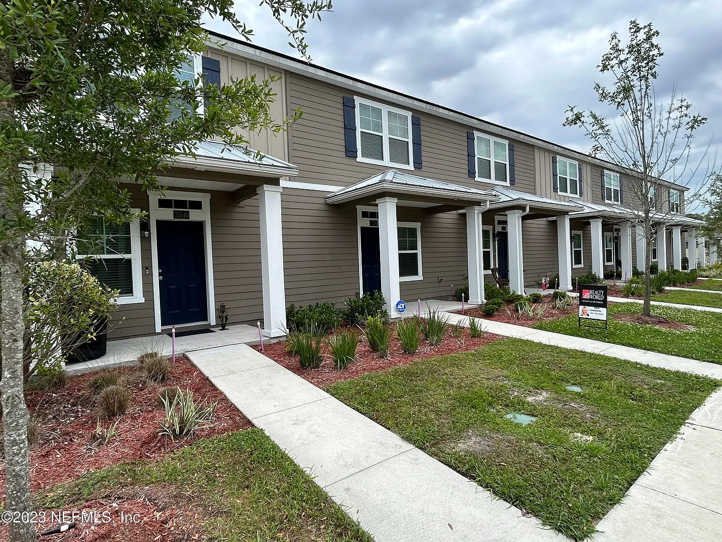 Great 3/2.5 Townhome in Nassau Station — Photo 2