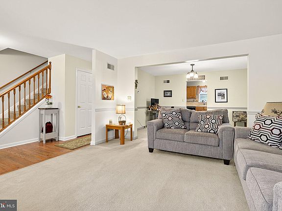 4th image of 107 Ashley Dr