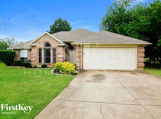 547 NW Wintercrest Rd, Burleson, TX 76028
