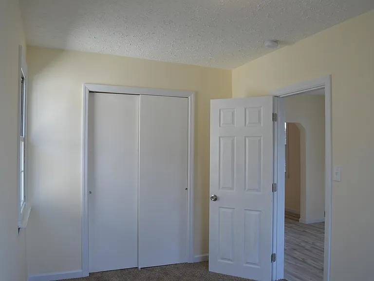 186 S Park Ave — Photo 23