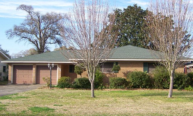 1st image of 924 Mimosa Dr