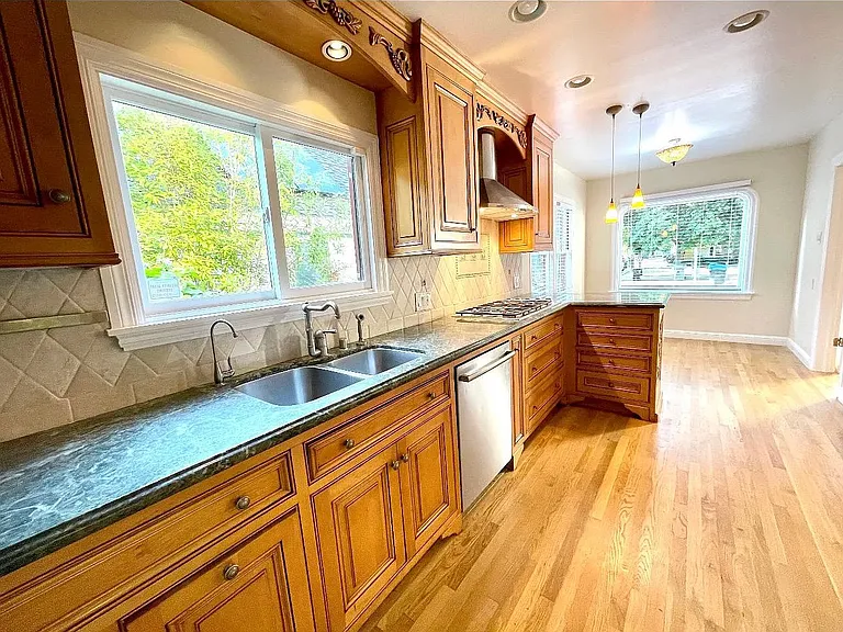 1127 Clark Way — Photo 13