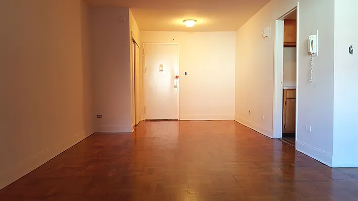 Rented by Realty Queens LLC | media 6