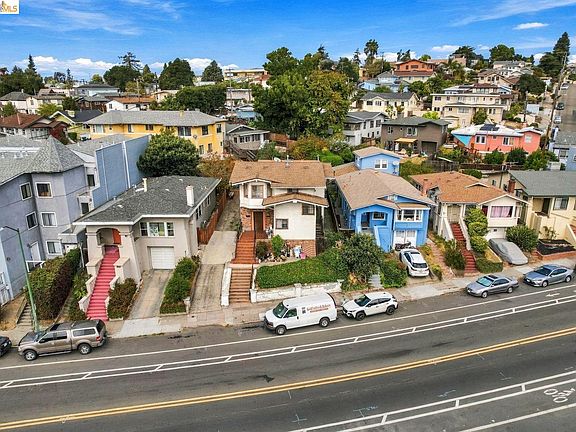2nd image of 2425 Park Blvd