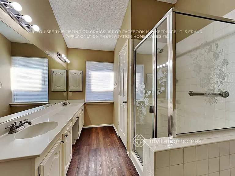 2060 Camelot Dr — Photo 11