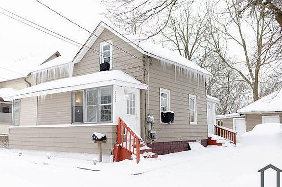 3rd image of 210 E Clay St
